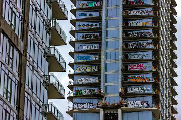 Graffitied skyscraper in downtown Los Angeles poised for sale