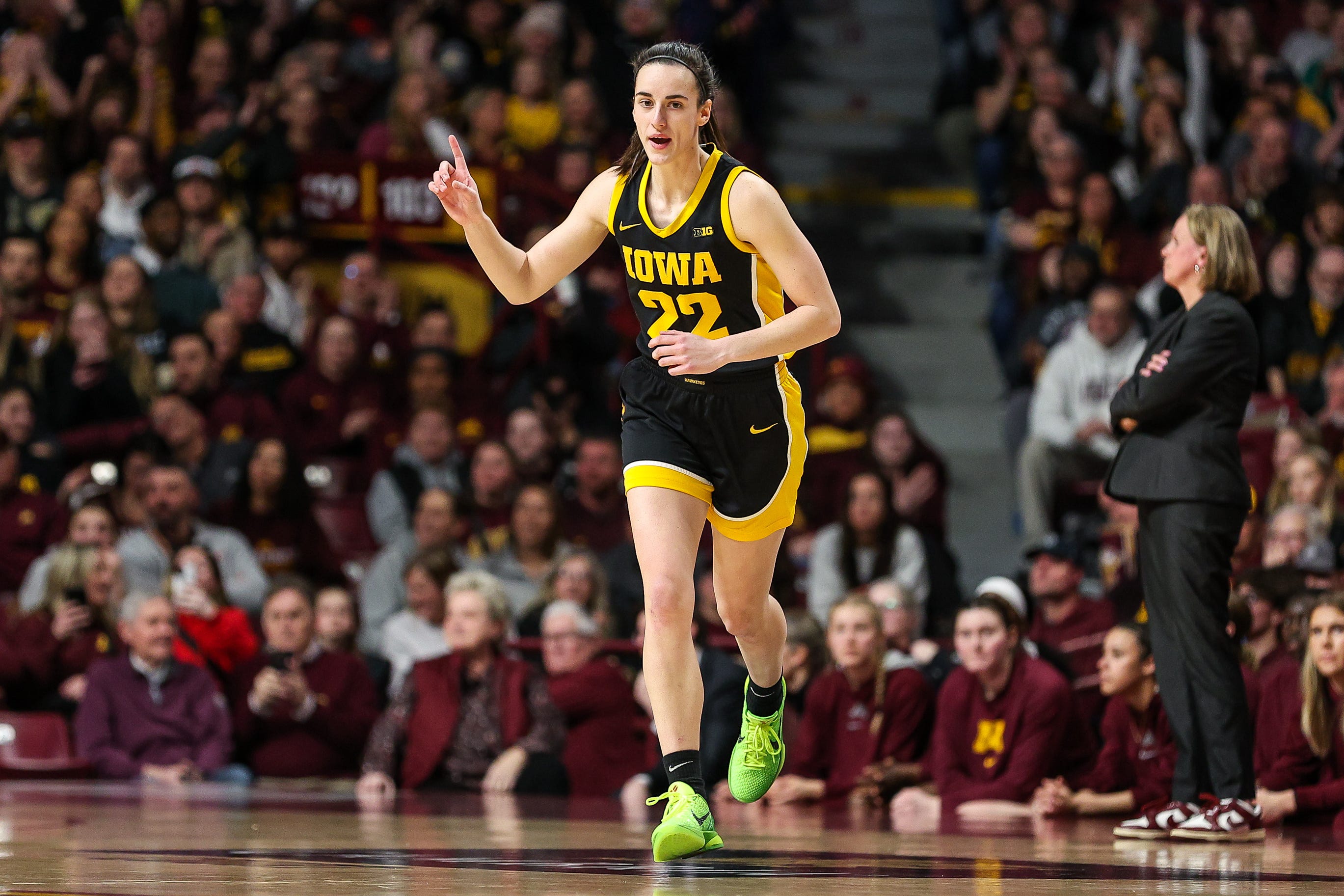 caitlin clark declares for the 2024 wnba draft, will leave iowa at end of season