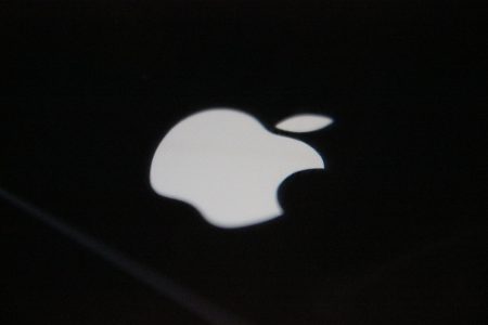 apple ohromuje opět světový trh rekordním zpětným odkupem akcií