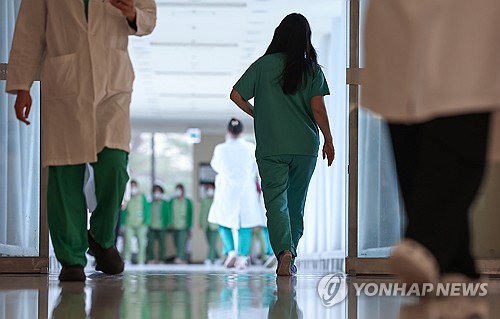 복귀없는 전공의…대전 의사·의대생 '정부 항거' 집회차 서울행
