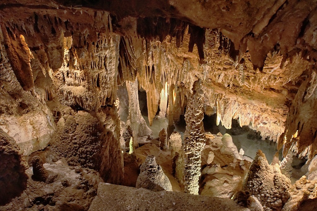 grutas serra de aires e candeeiros: um paraíso subterrâneo em portugal