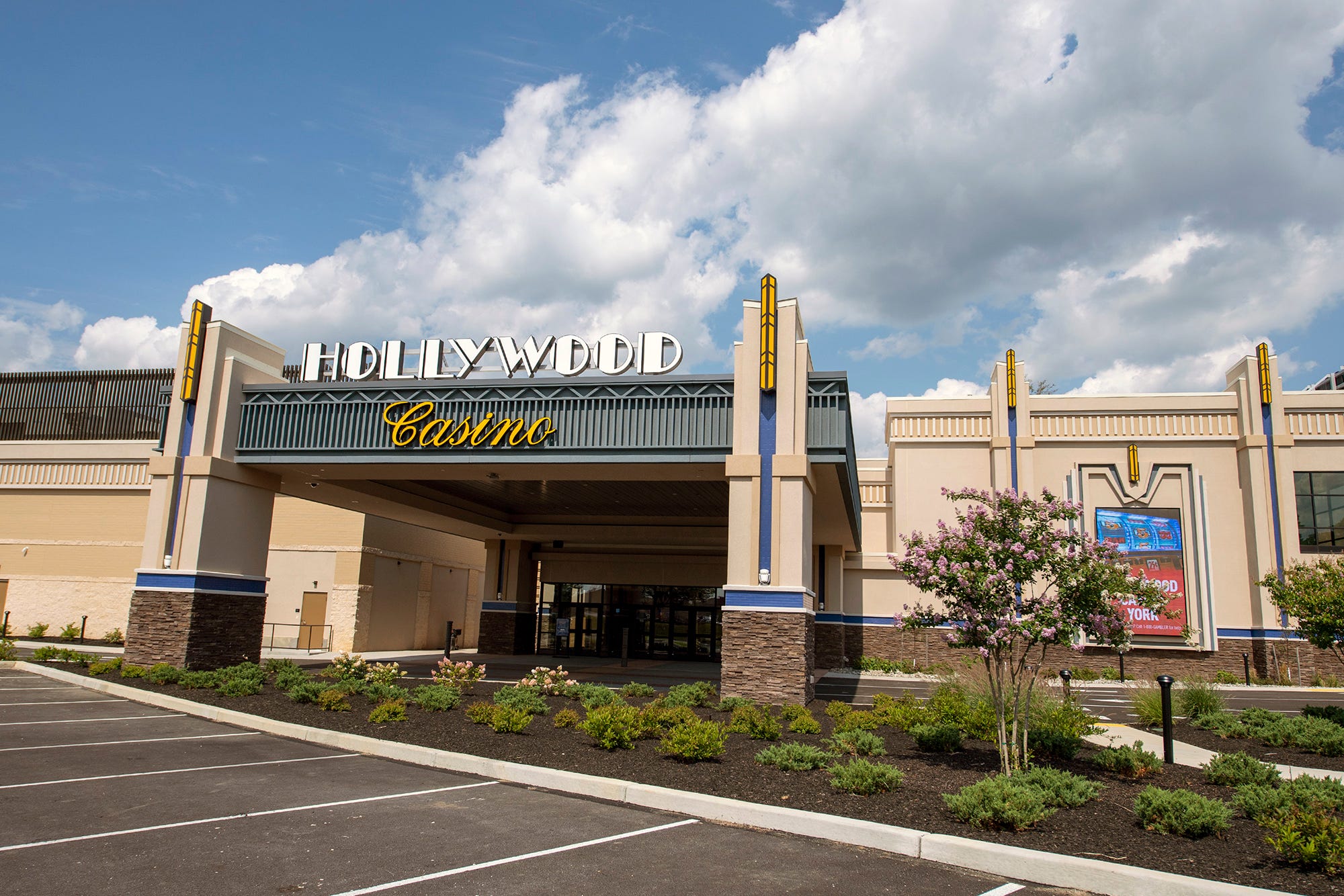 casino-chips-worth-thousands-stolen-from-hollywood-casino-york-state