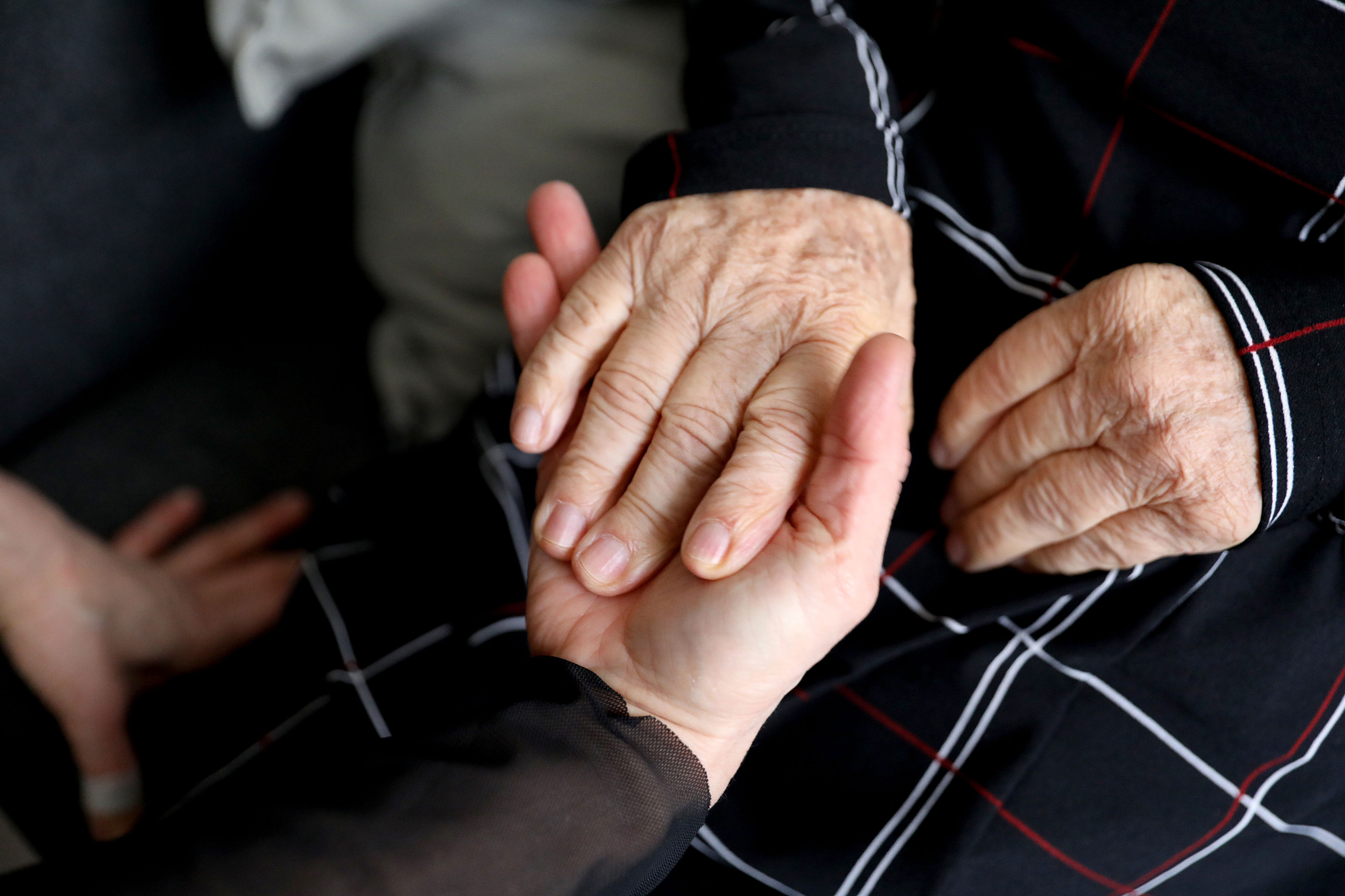 los cuidadores, las otras víctimas del alzheimer: “no tengo coraje para dejarla con alguien”