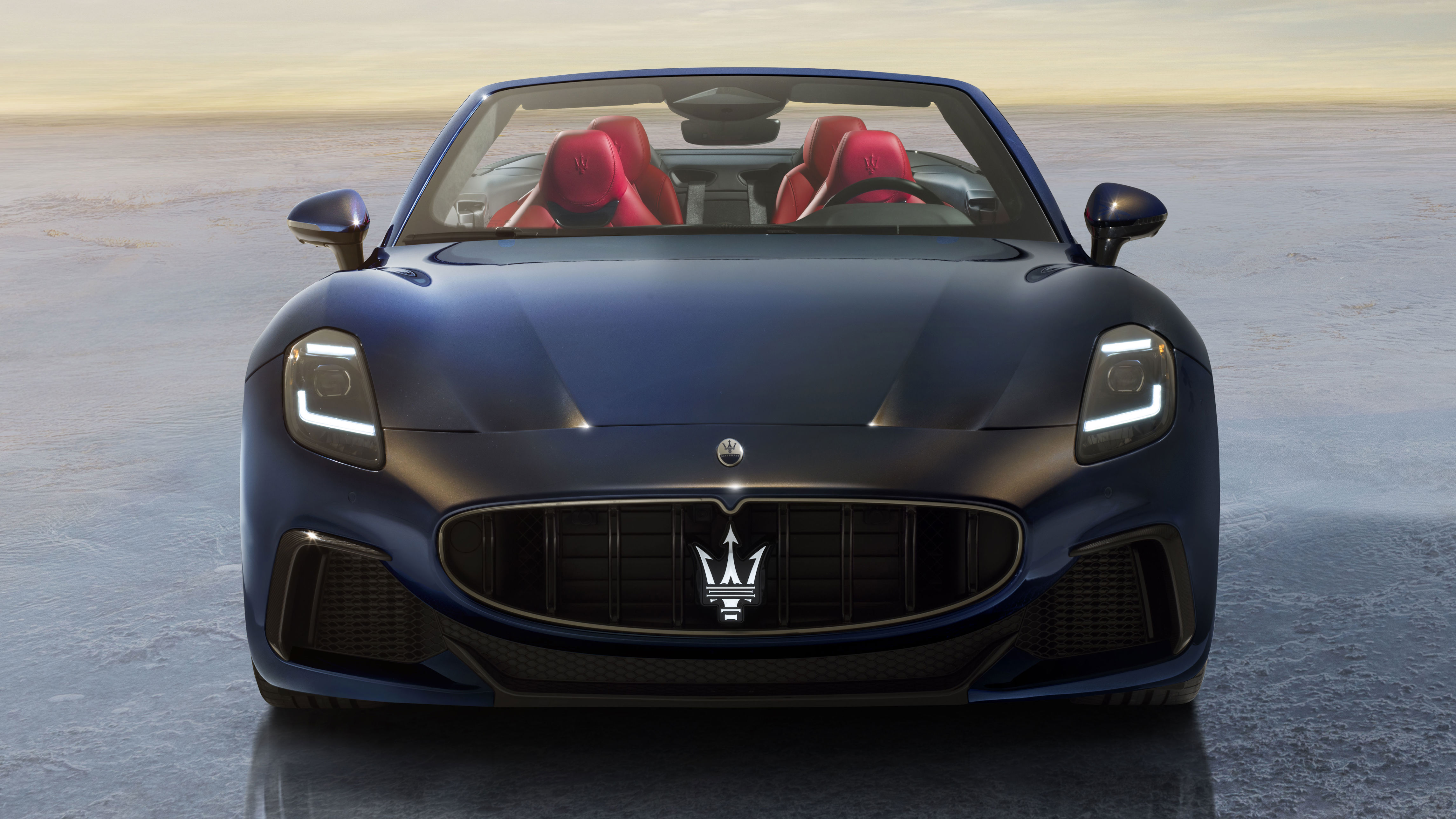 this is the new 542bhp maserati grancabrio trofeo, and yes, it’s gorgeous