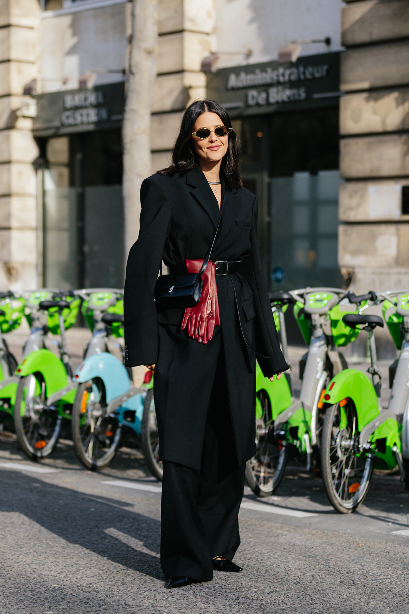 εβδομάδα μόδας παρισιού: τα ωραιότερα street style φέρνουν την άνοιξη στην γκαρνταρόμπα μας