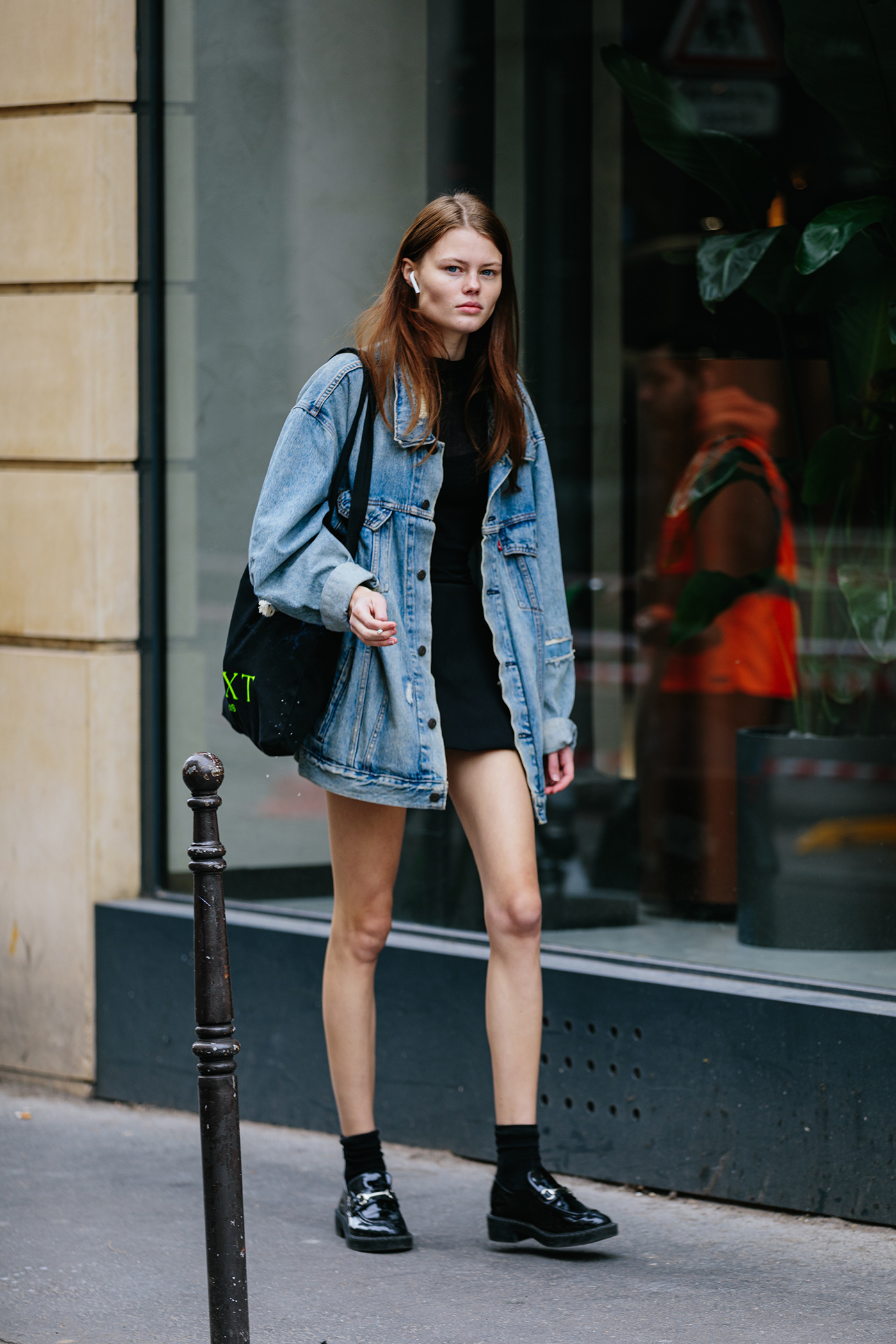 εβδομάδα μόδας παρισιού: τα ωραιότερα street style φέρνουν την άνοιξη στην γκαρνταρόμπα μας