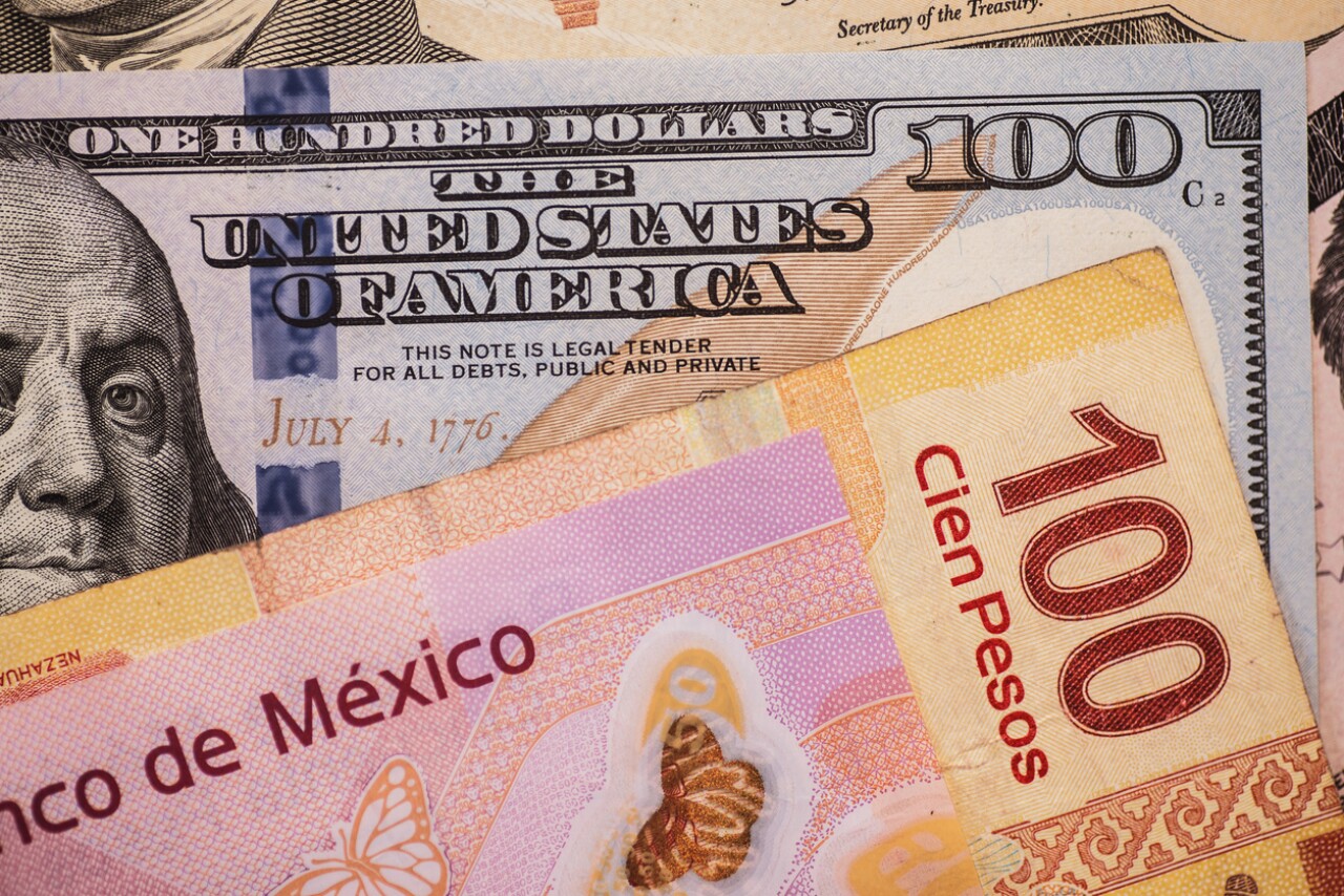 el peso mexicano gana terreno frente al dólar tras dato de inflación en eu