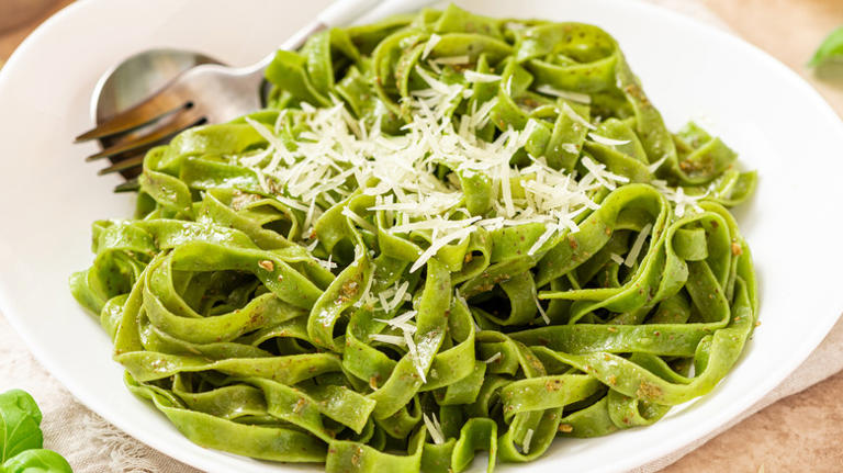 You Only Need 2 Ingredients For Fresh Spinach Pasta In A Flash