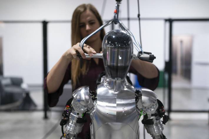 amazon, microsoft, dona do chatgpt agora quer colocar seus sistemas em robôs humanoides