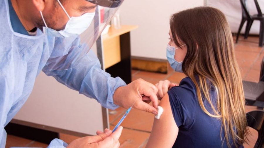 vacunas: ¿alternar la aplicación en ambos brazos aumenta la inmunidad?