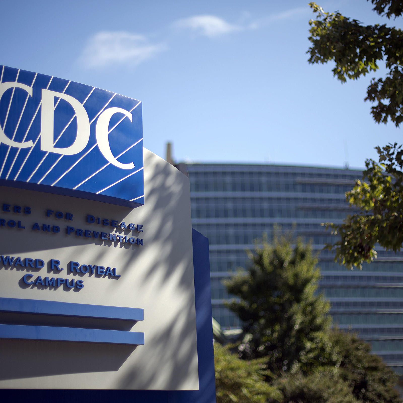 cdc shortens 5-day covid isolation, updates guidance on masks, testing