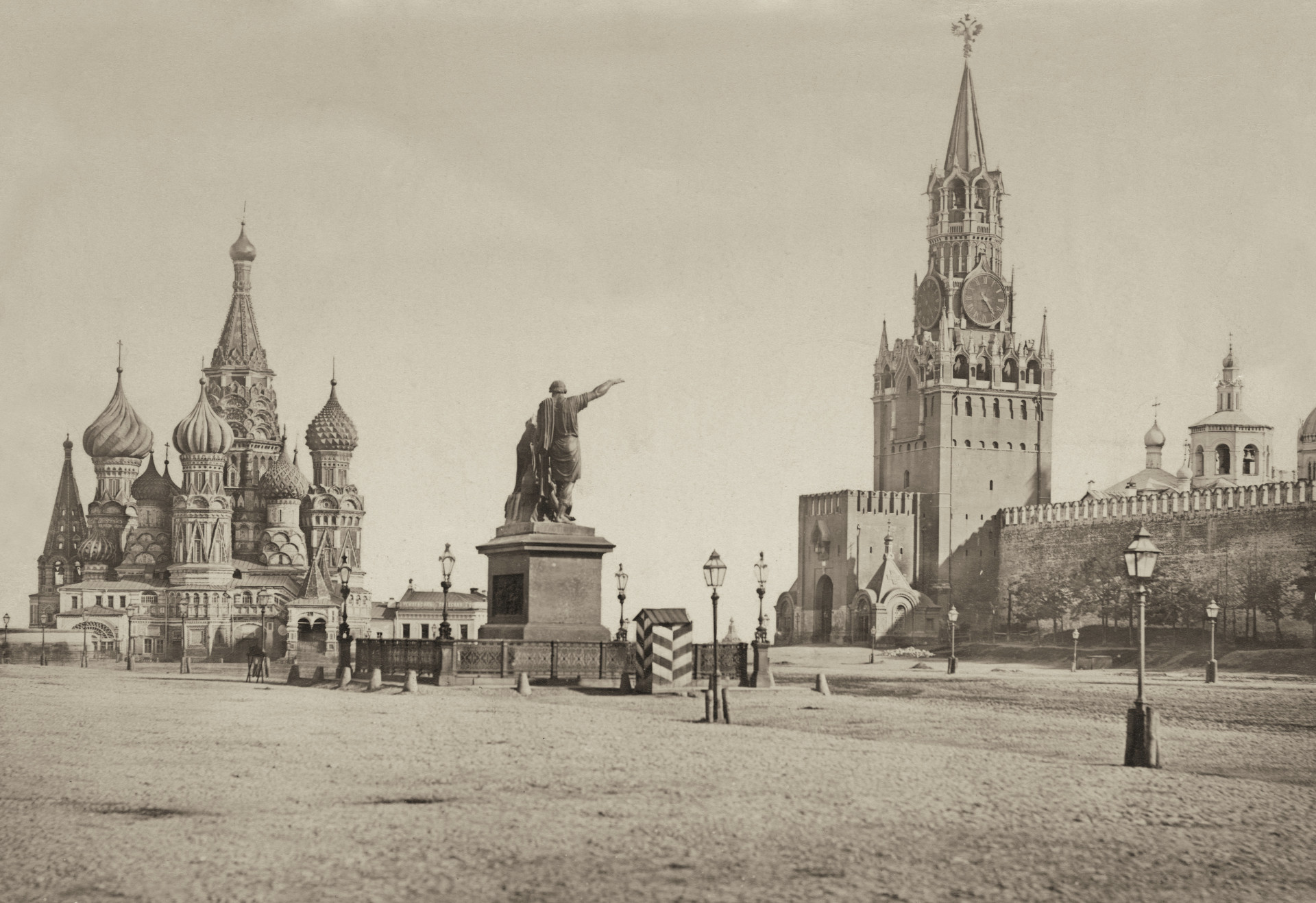 A photo from 1870 shows Soviet <a href="https://uk.starsinsider.com/travel/156896/russian-figures-who-made-history" rel="noopener">Russia</a>'s Red Square and its iconic monuments.<p><a href="https://www.msn.com/en-us/community/channel/vid-7xx8mnucu55yw63we9va2gwr7uihbxwc68fxqp25x6tg4ftibpra?cvid=94631541bc0f4f89bfd59158d696ad7e">Follow us and access great exclusive content every day</a></p>