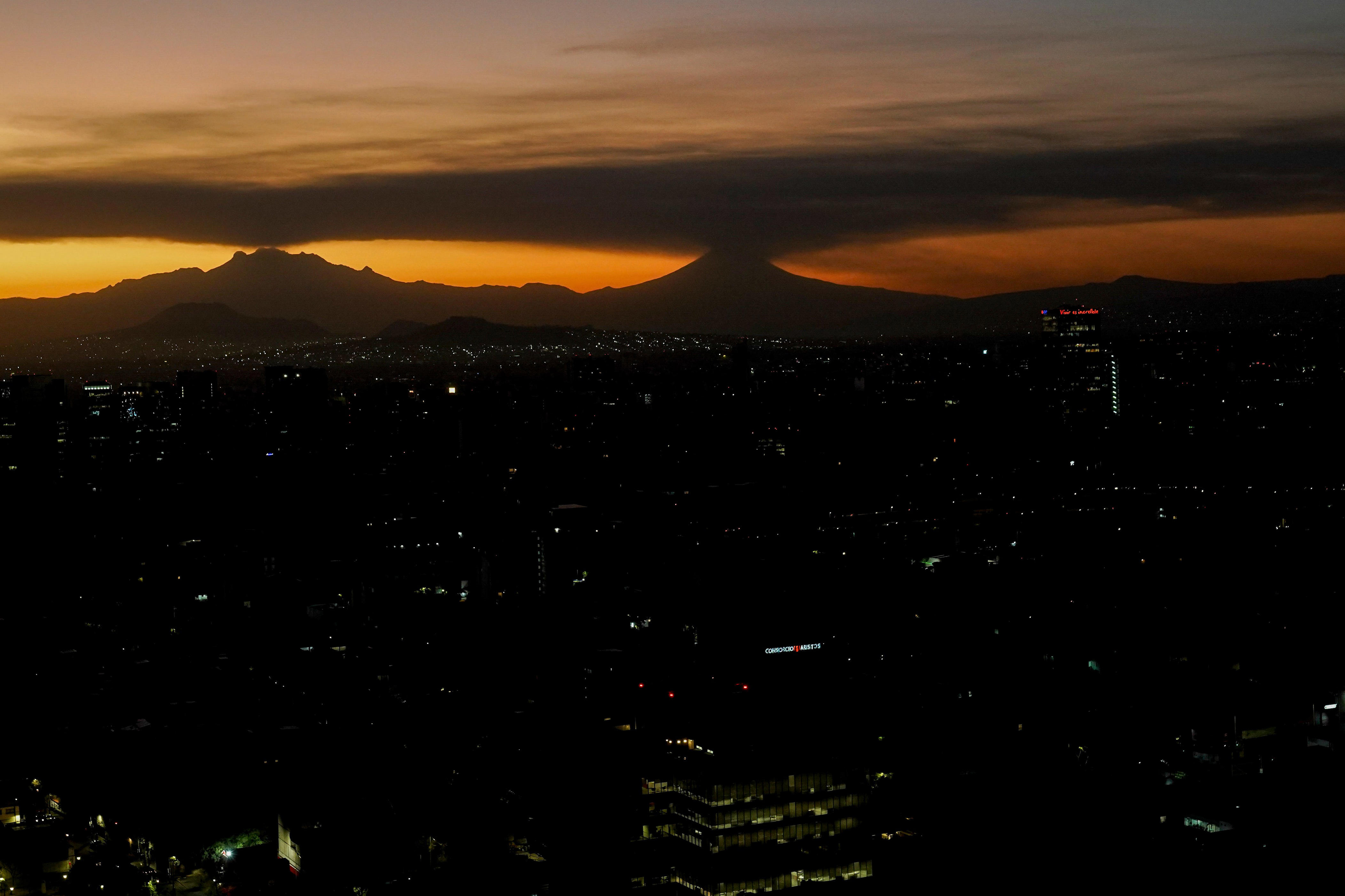 mexico's popocatépetl volcano erupts multiple times, spewing ash and canceling flights