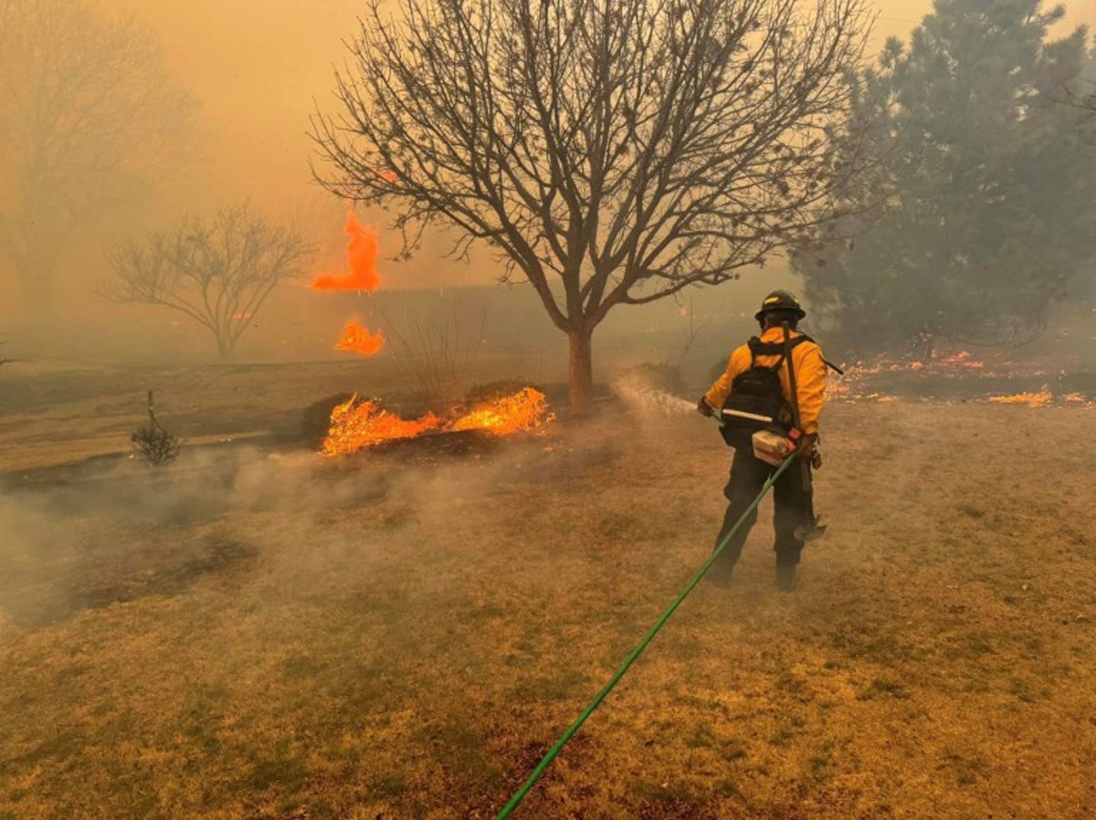 le texas face au plus grand incendie de forêt de son histoire