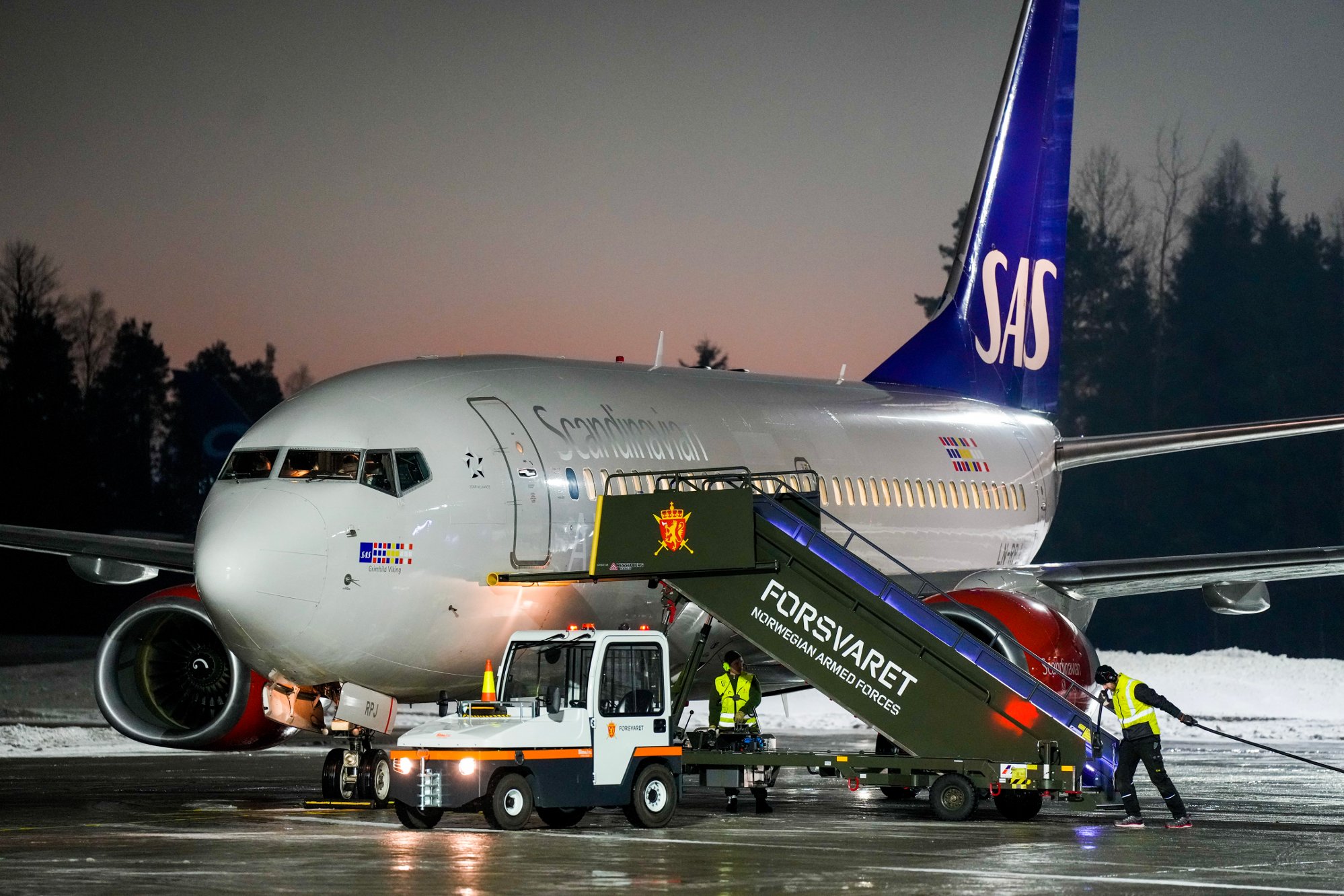 medisinsk evakueringsfly har lettet fra oslo lufthavn – uvisst om det skal hente kong harald