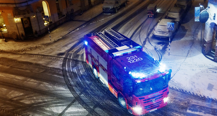 flera skadade i brand i höghus norr om stockholm – stor räddningsinsats