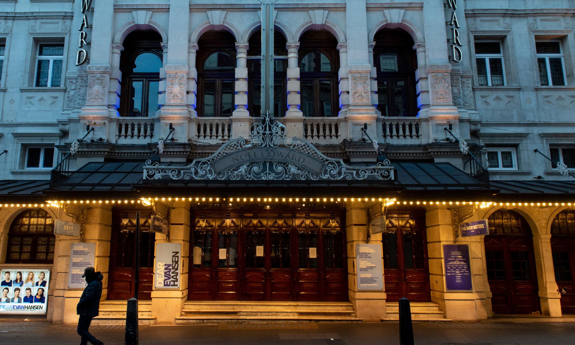 no 10 condemns london theatre for hosting black out nights