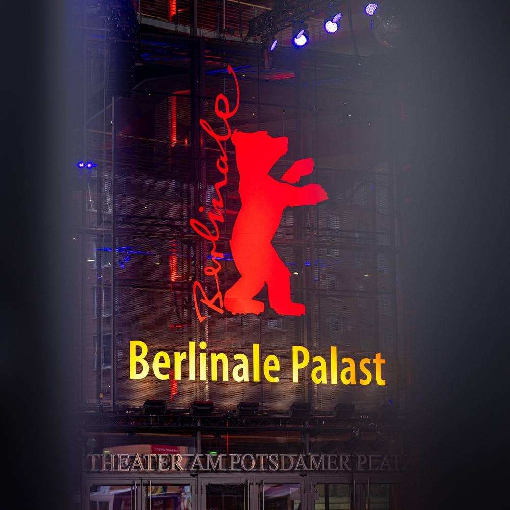 nach eklat bei berlinale-preisverleihung: roth beruft festival-aufsichtsrat zu sondersitzung ein