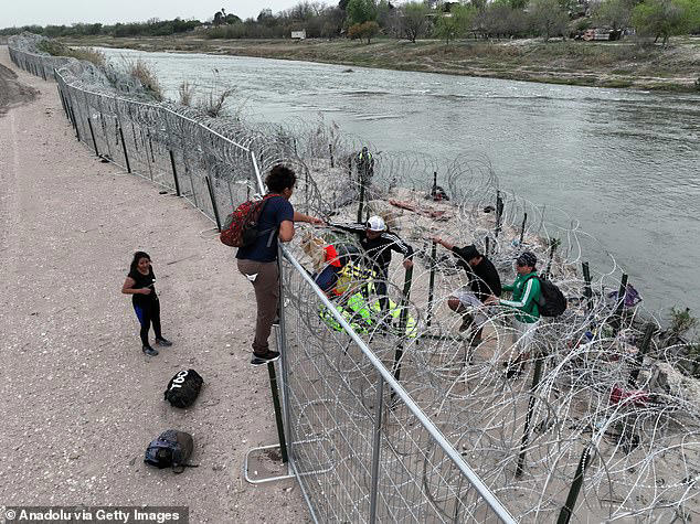 Judge Blocks Texas Law Letting Police Arrest Migrants Who Illegally Enter The Us In Dramatic 