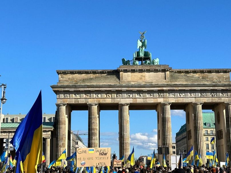 ukrainians and russians in berlin in solidarity against war