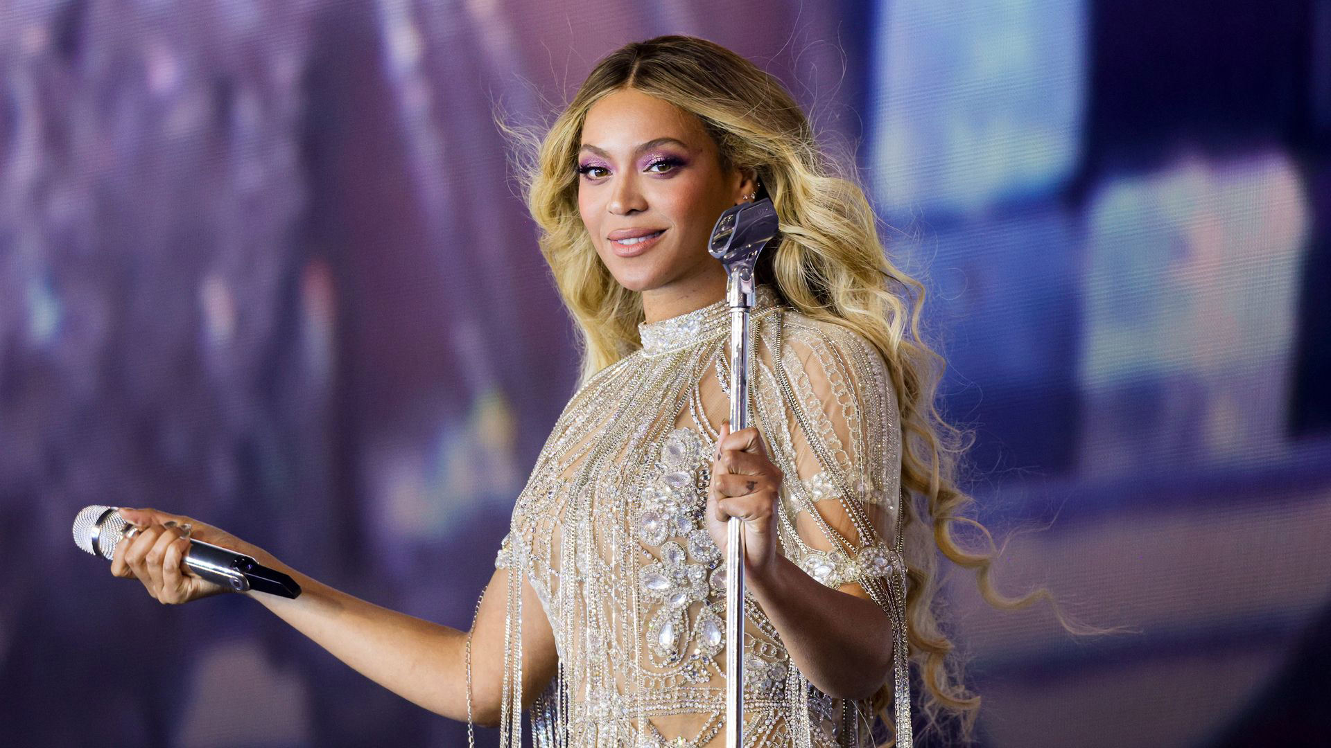 Beyoncé debuts three drastically different hair transformations you can ...