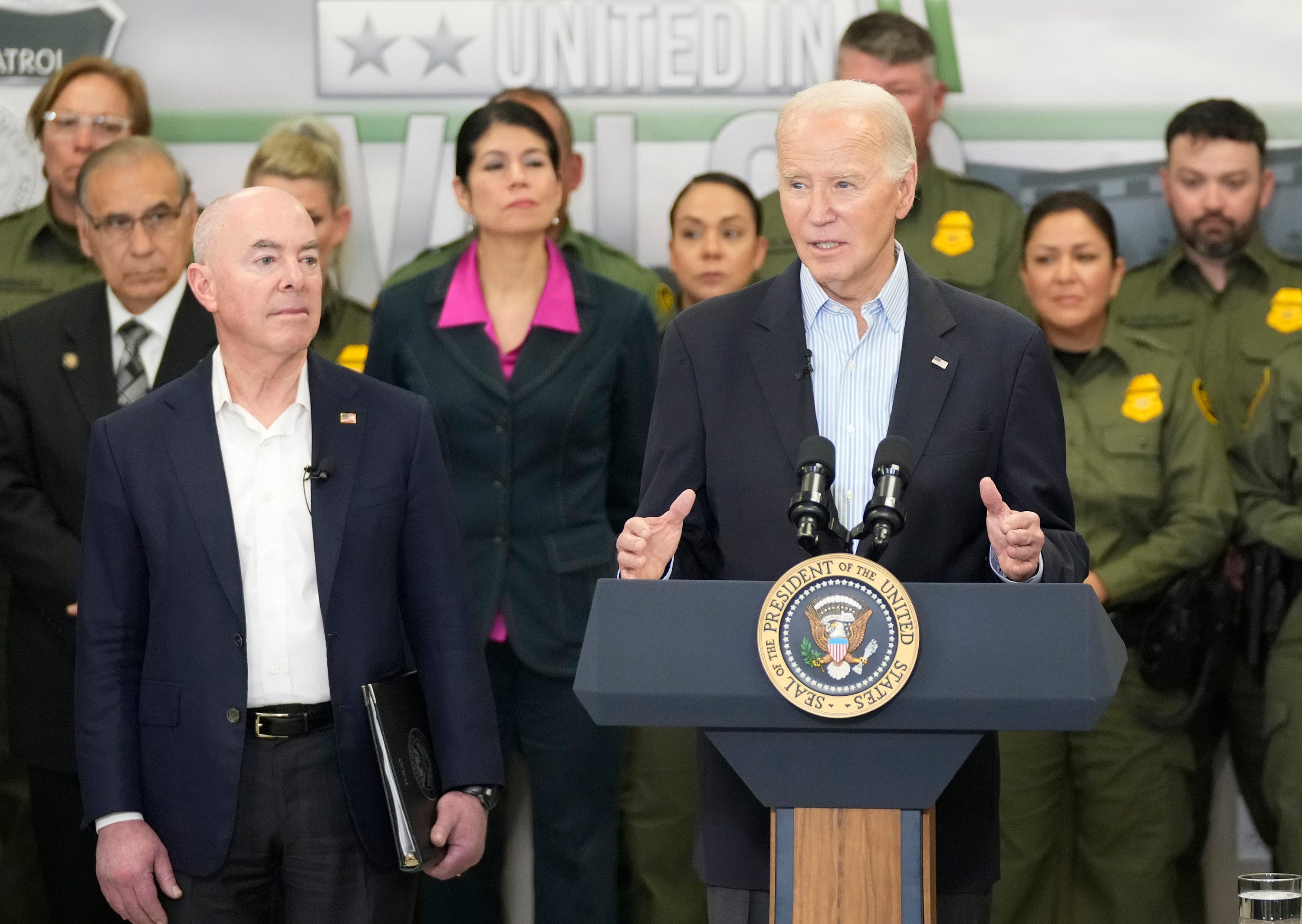 Donald Trump, Joe Biden's Clashing Border Visits Thrust Immigration ...