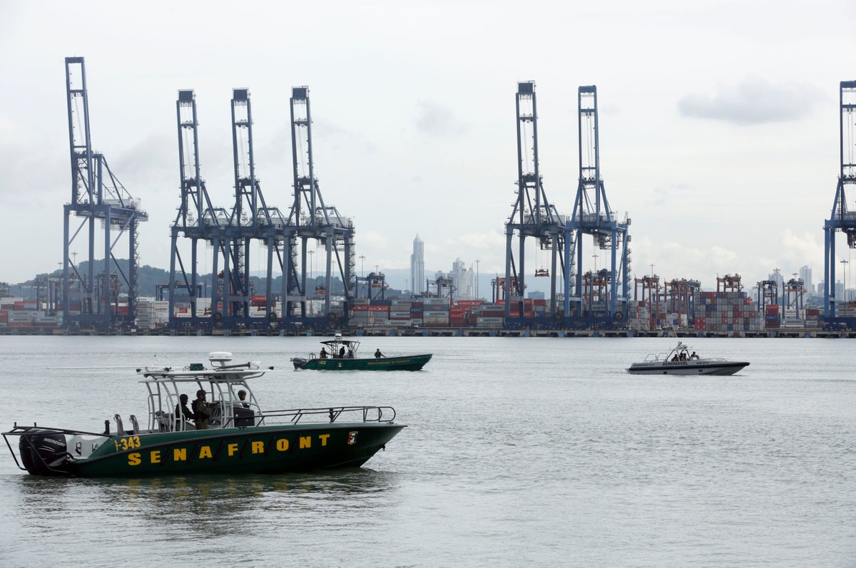 panamá decomisa cinco toneladas de cocaína en cargamento de banano ecuatoriano con destino a españa