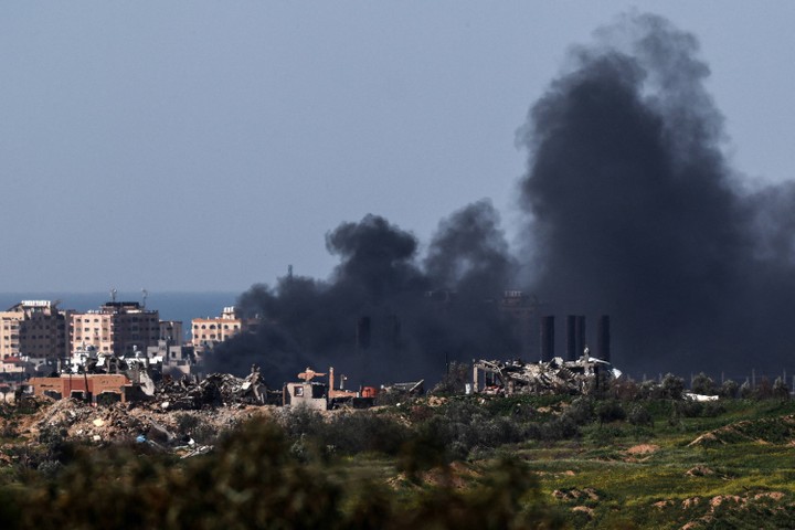 foto: ratusan warga gaza ditembaki dan dilindas tank israel