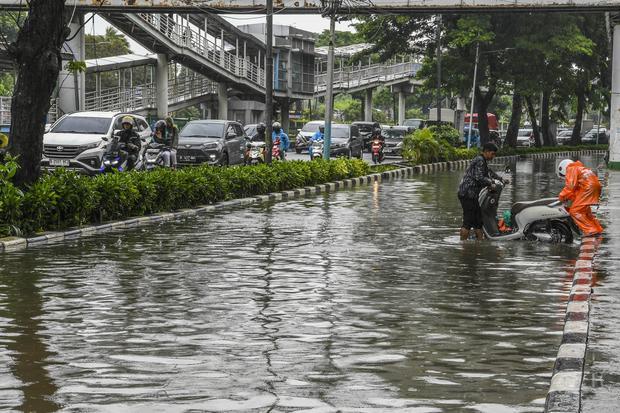 bmkg: warga dki jakarta diminta waspadai hujan ekstrem dan banjir