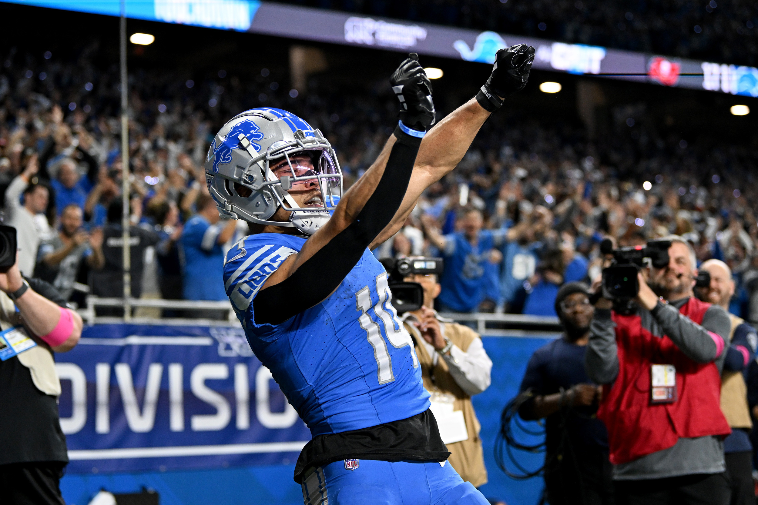 lions eyeing extension for all-pro receiver