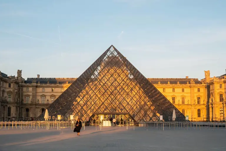 Visiting the Louvre in Paris and experiencing the renowned Mona Lisa can be a highlight of any trip to France. To make t