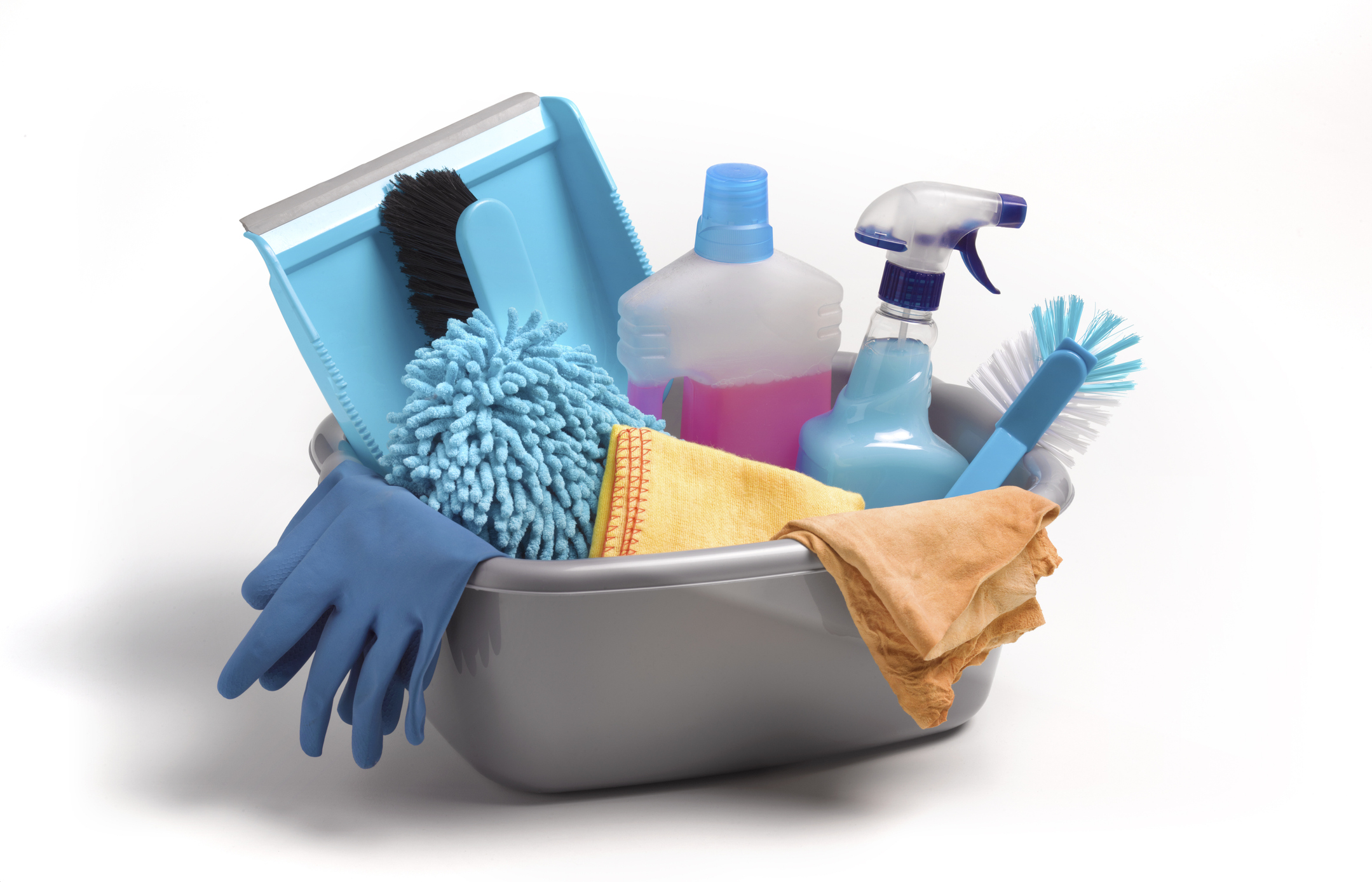 cinco productos de limpieza típicos en las casas españolas que debes evitar, según la ocu