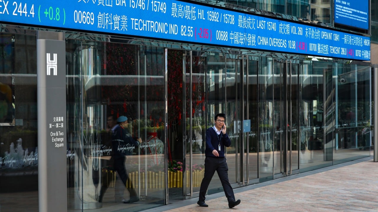 Hong Kong Stocks Snap Two-day Drop As Weak Manufacturing Report Spurs ...