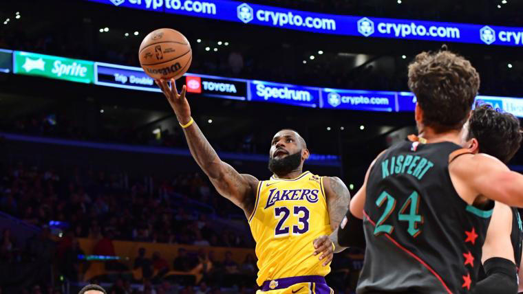 LeBron James stats vs. Wizards: Lakers star moves within 10 points of 40,000-point milestone in OT win
