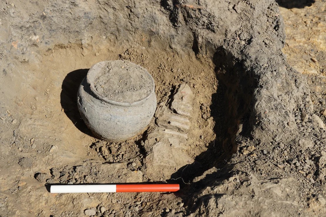 το κεφάλι ενός μικρού ερμή αποκαλύπτει άγνωστο ρωμαϊκό οικισμό στη βρετανία