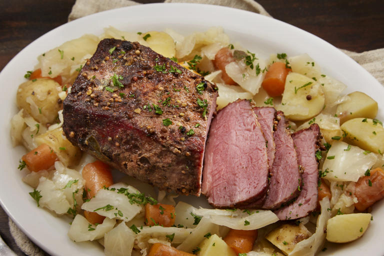 Irresistible Corned Beef & Cabbage: A Classic Recipe Revisited