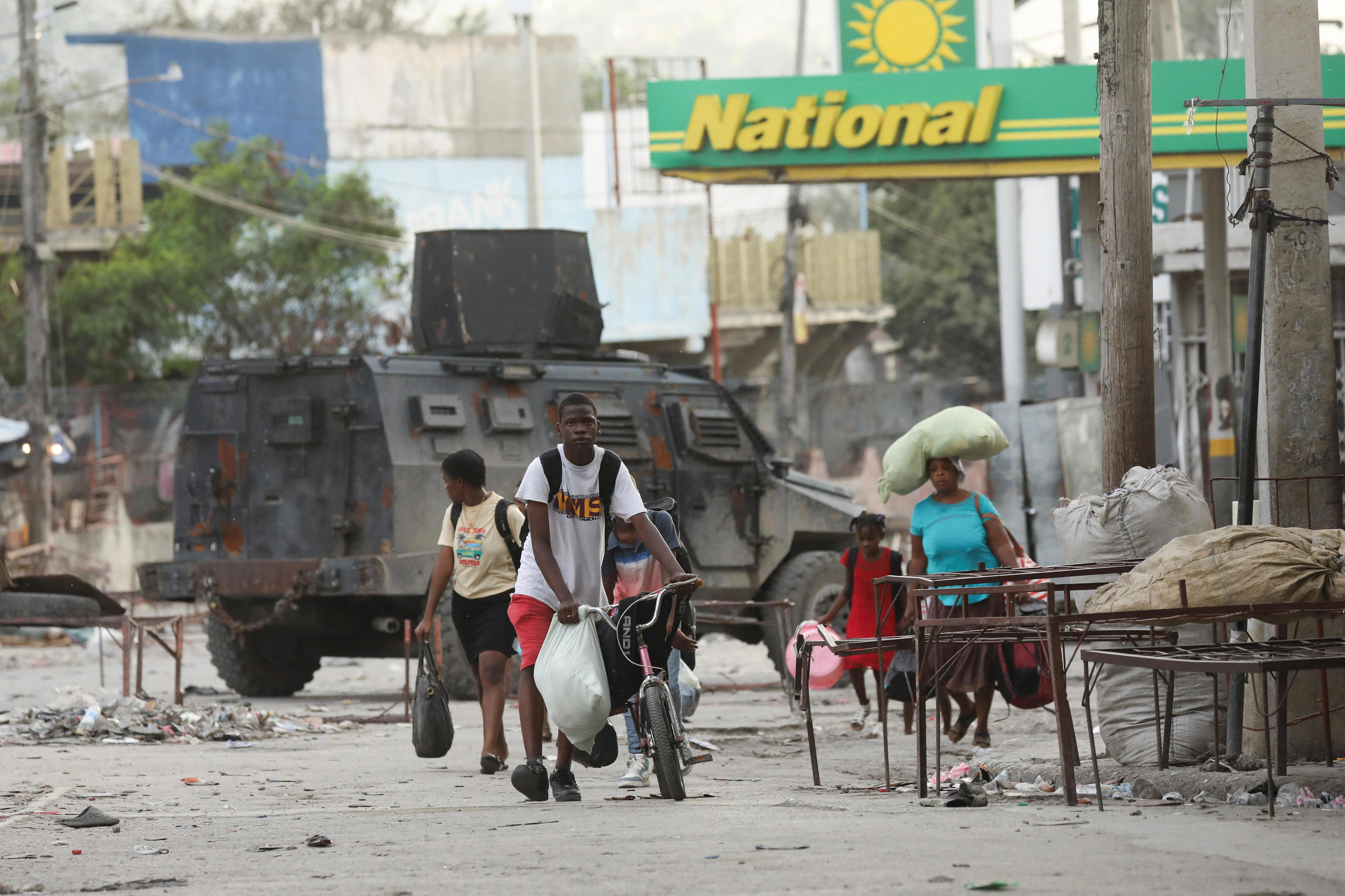 haitian gangs launch coordinated attack, vow to oust prime minister