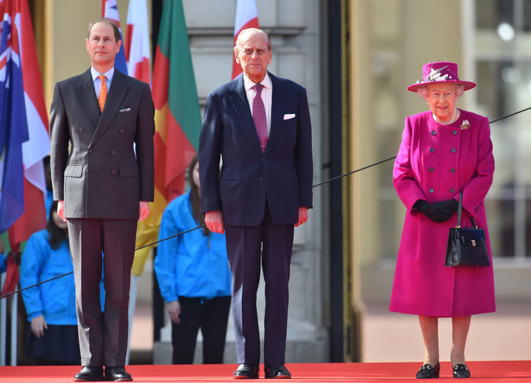 El príncipe Eduardo, Felipe de Edimburgo e Isabel II.