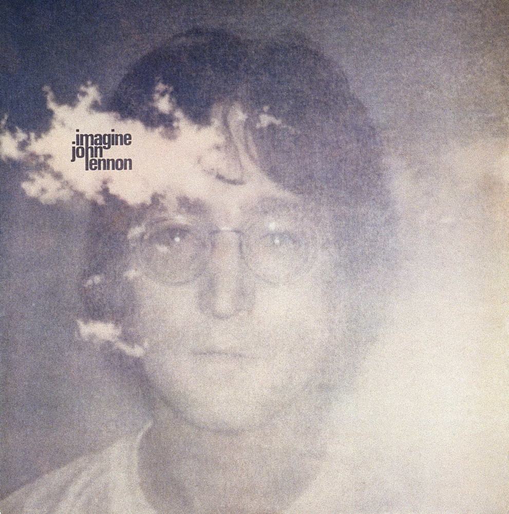 <p>John Lennon avait déjà sorti son album solo "John Lennon/Plastic Ono Band" en 1970, dans lequel se trouve le tube "Working Class Hero". Mais c'est sa chanson "Imagine", tirée de son album de 1971 du même nom, qui est devenue son titre signature.</p><p>Tu pourrais aussi aimer: </p>