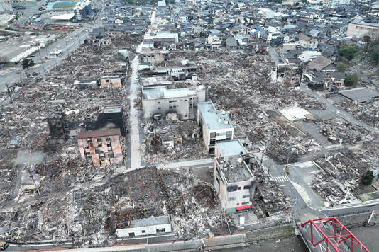 【猛火】能登地震により焦土となった輪島市の朝市。200棟以上が焼失した。猛火は広範囲で起きた