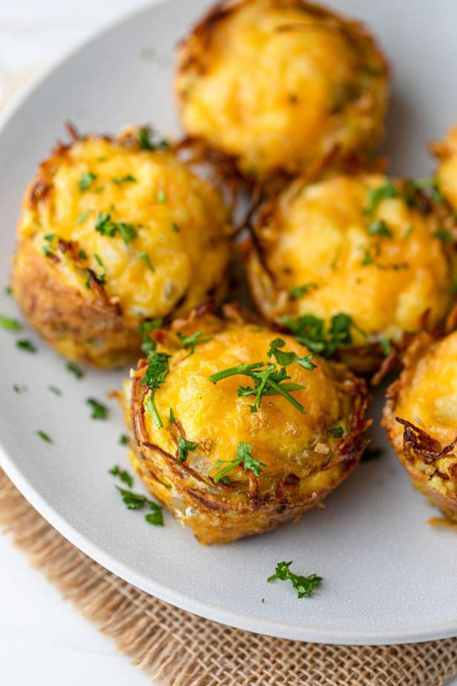 We're kind of in love with these bites. And the best part may just be those hash browns. Top these eggs cups with hot sauce and diced avocado, if you know what's good for you. (via Feel Good Foodie)