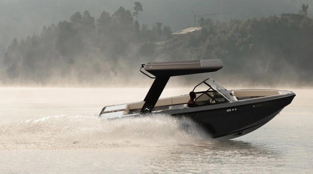 Manufacturer stuns competitors with game-changing electric watercraft: 'Unleashes unprecedented performance'
