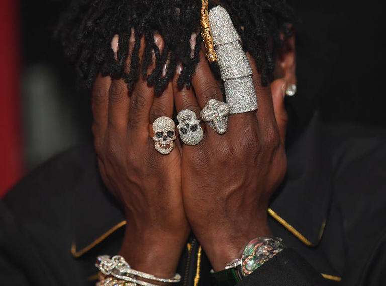 Antonio Brown won't pay jeweler for finger pieces that he says fuels ...