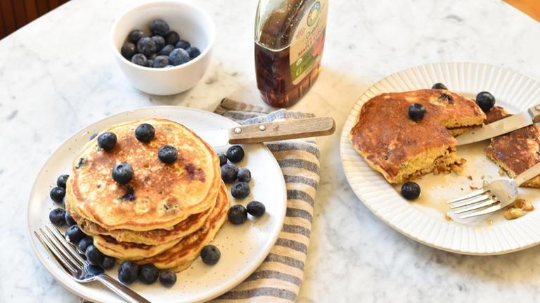 Fluffy Blueberry Cornmeal Pancakes Recipe