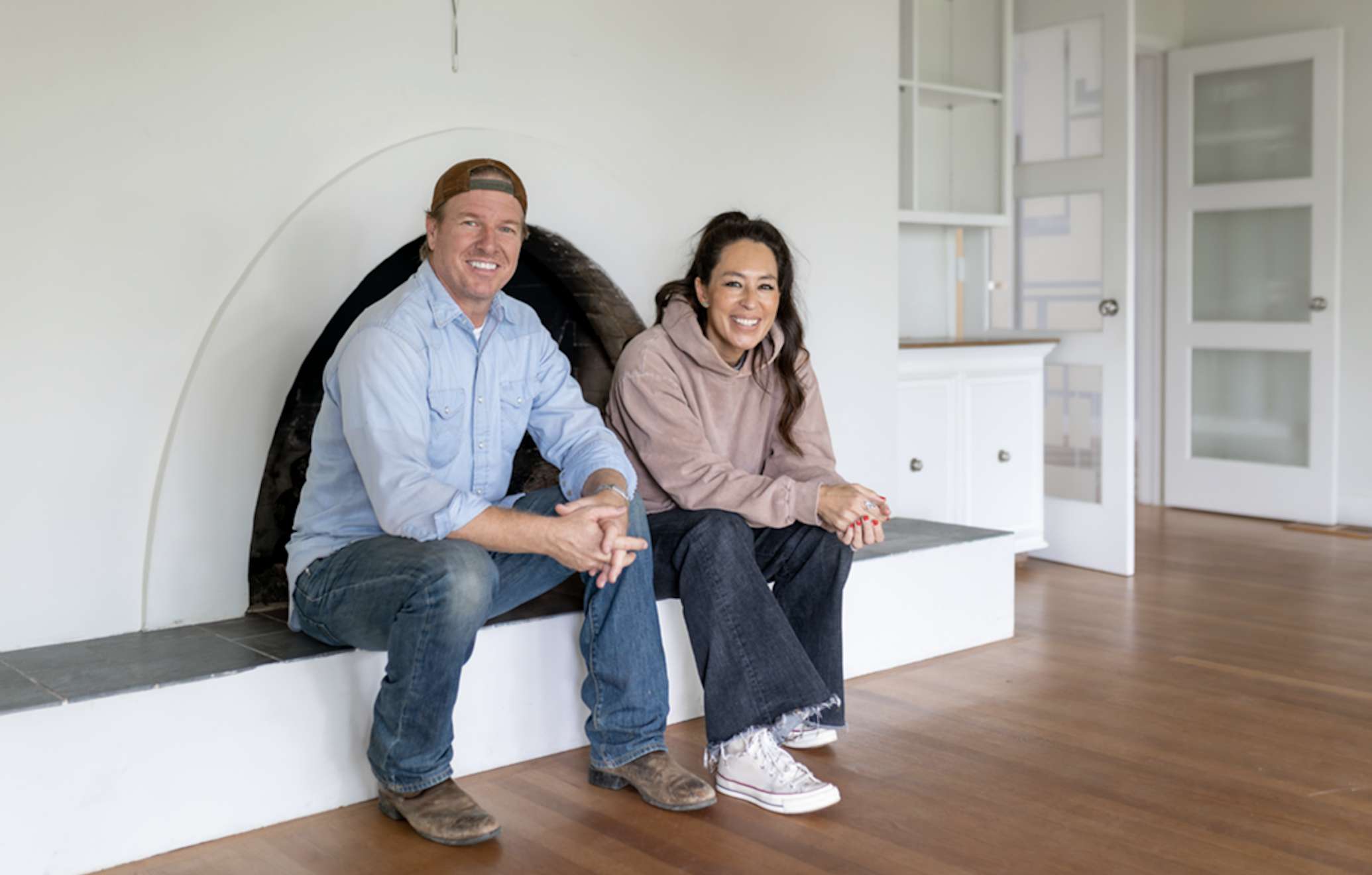 Chip And Joanna Gaines Are Back With Fixer Upper The Lakehouse   BB1jBy3w.img