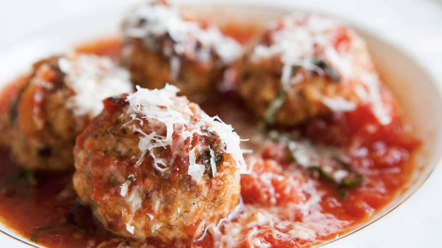 Classic Italian Meatballs: Which recipe should roll onto the plate?