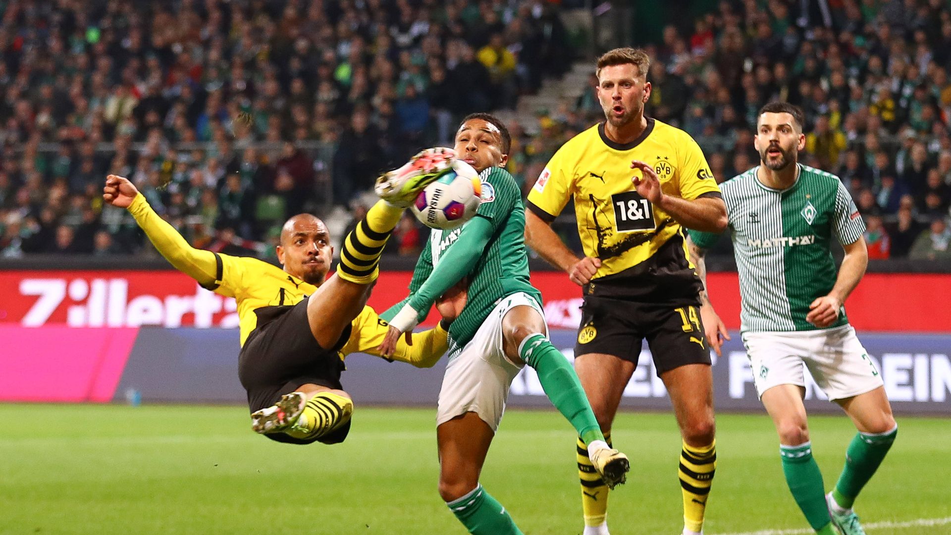 Fußball-Bundesliga: Borussia Dortmund Siegt Bei Werder Bremen Trotz ...