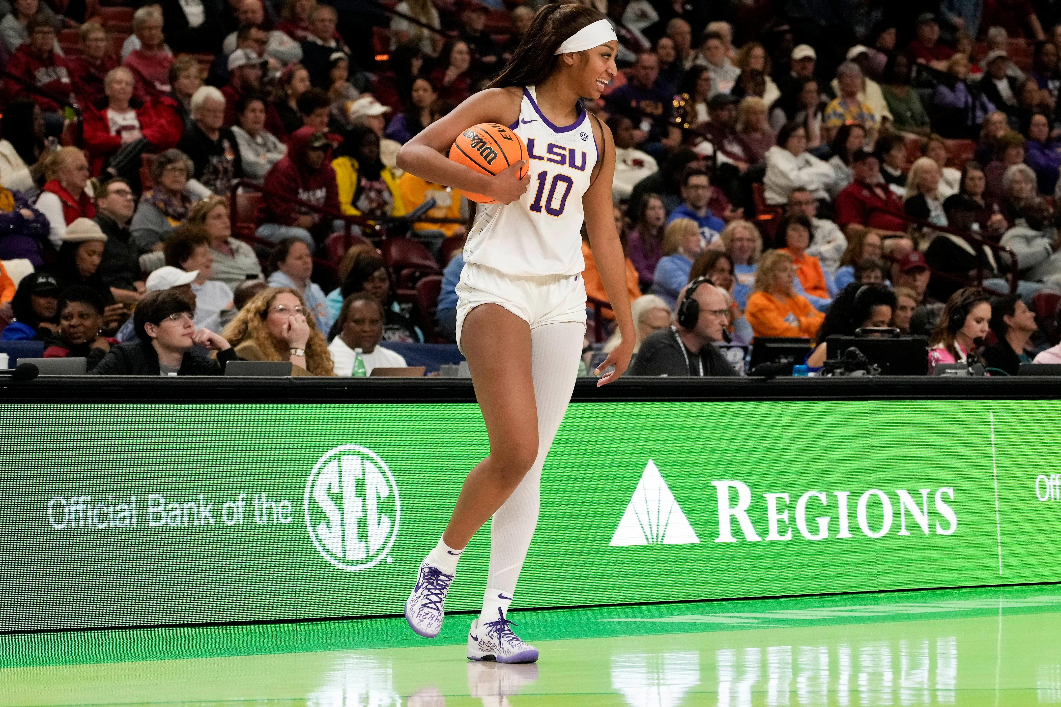 LSU Women's Basketball's Last-Tear Poa Suffered Concussion In SEC ...