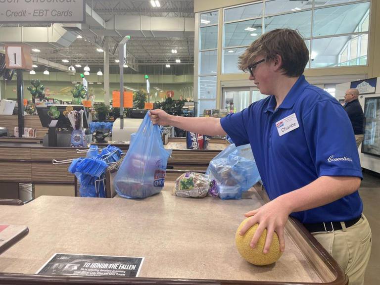 Local teens to put grocery sacking skills to the test in Las Vegas