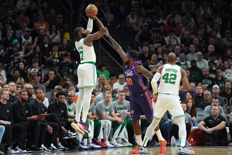 Suns eclipsed by strong Celtics fourth quarter as Boston wins 117107